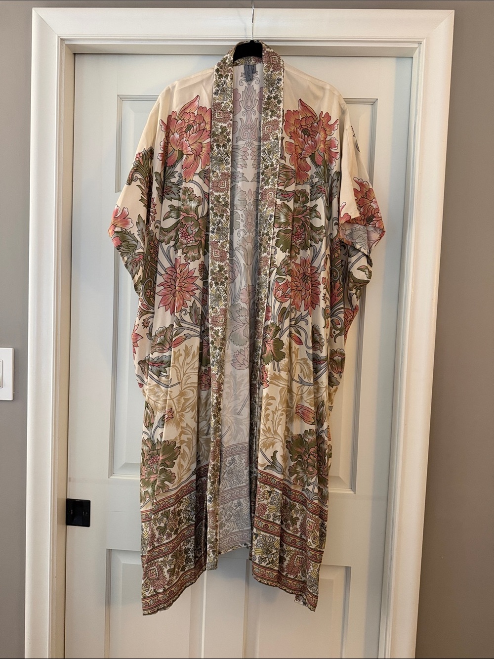 Blank London Floral Cream & Rose Kimono Duster